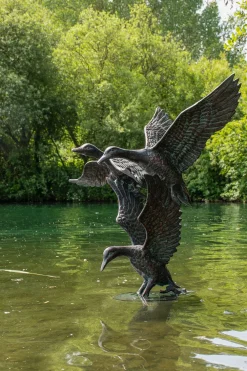 Statues & Sculptures Ducks-Flying Ducks 82cm Bronze Metal Garden Statue